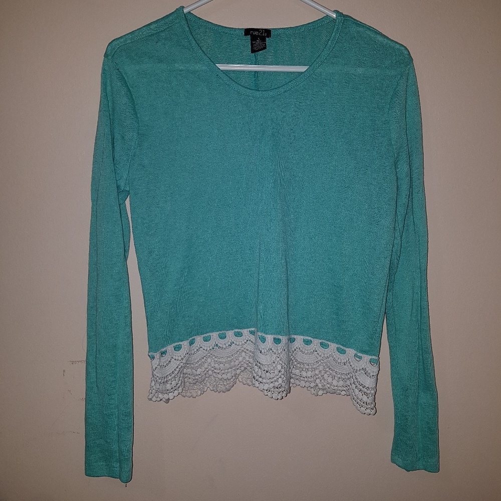 ◇ Rue 21 Crop Top/Sweater